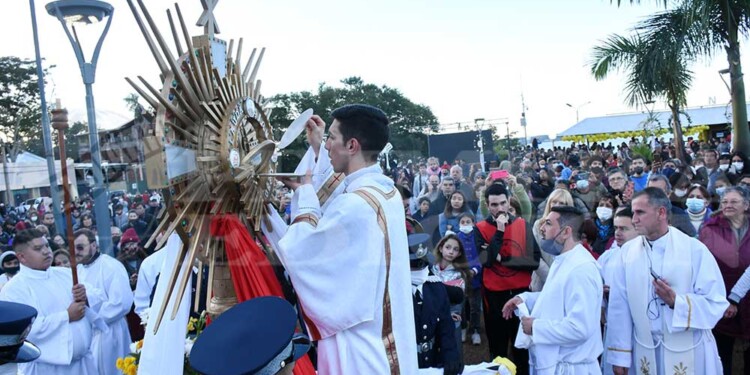 Multitudinario Corpus Christi en Posadas
