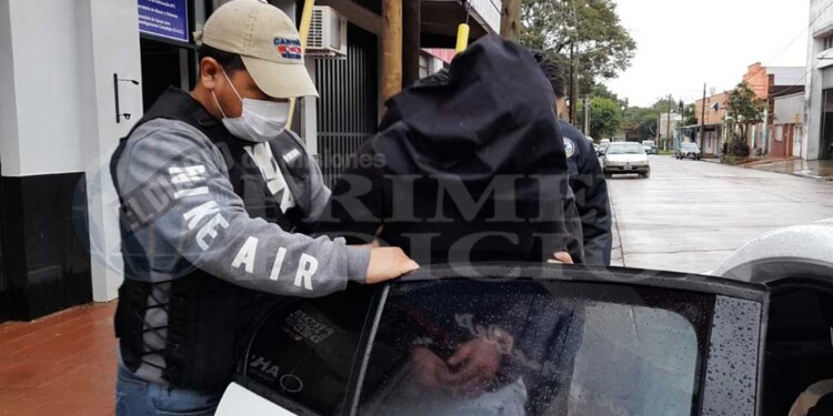 PRIMERO SE NEGÓ A DECLARAR, AYER HABLÓ. El concubino (centro) de Benítez declaró que la llamó nueve veces cuando perdió contacto y antes de ir a cortarse el pelo.