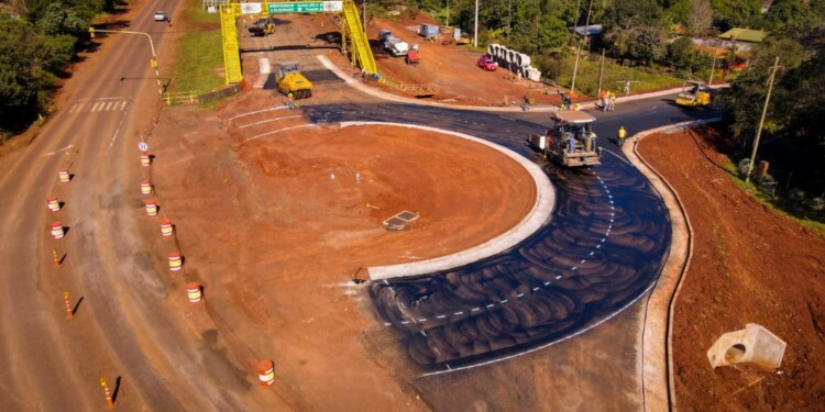 NUEVA ROTONDA DE ELDORADO. Con el ejercicio de la profesión los ingenieros contribuyen al desarrollo tecnológico, científico y productivo del país.