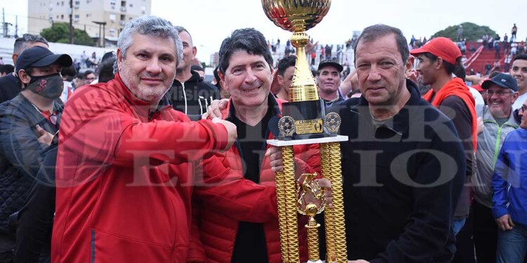 Galería: video y fotos de la fiesta por Guaraní campeón