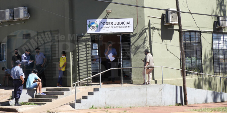 JUZGADO DE INSTRUCCIÓN 1. El imputado guardó silencio ayer al mediodía en la dependencia judicial de la avenida López Torres y calle Vicente Casares.