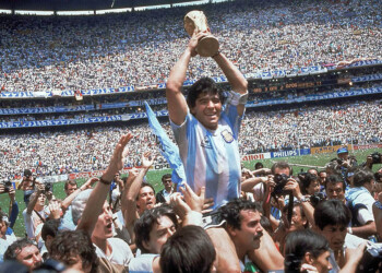 Subastarán otra camiseta usada por Maradona en el Mundial ’86