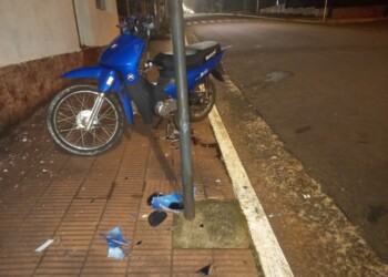 Motociclista esquivó a un perro y terminó despistando
