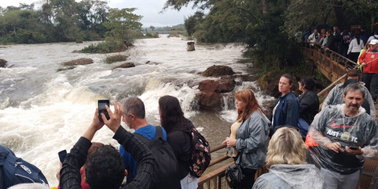 Hoy cientos de turistas visitaron las Cataratas del Iguazú. (Foto gentileza Walter Fernández)