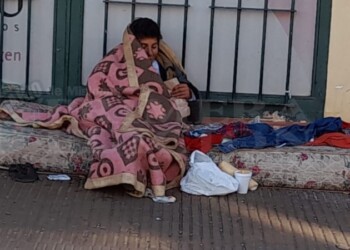 Aumentan las personas en situación de calle y organizan asistencia por el frío