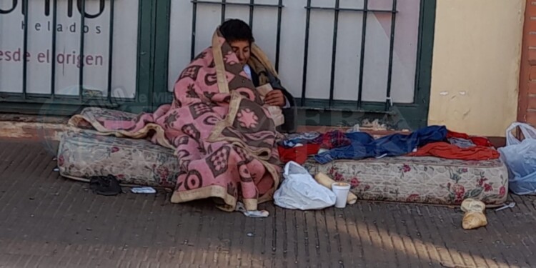 EN LAS CALLES. Los operativos de rescate se intensifican en período de bajas temperaturas.