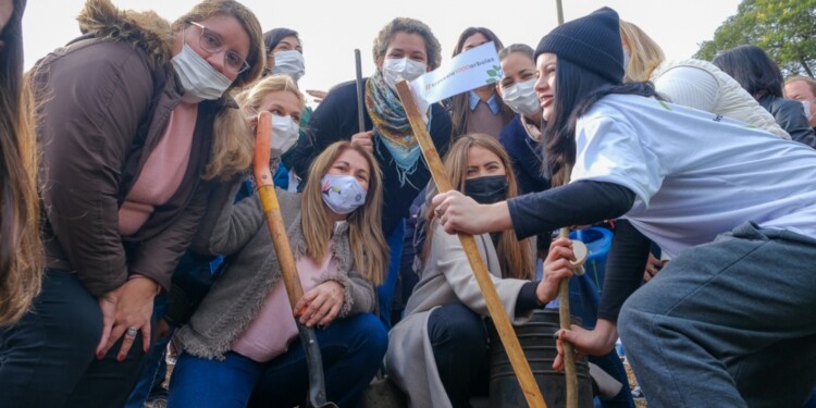 Plantaron mil árboles en la Travesía Urbana de Posadas