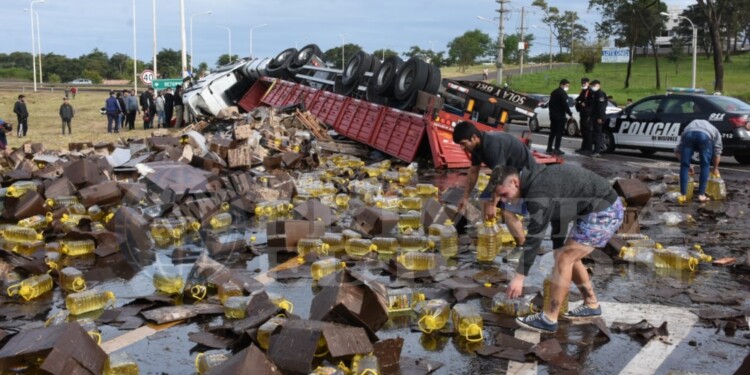 El pasado 4 de junio volcó un camión con aceite en el acceso sur de Posadas y la distribuidora perdió más de 7 millones de pesos.