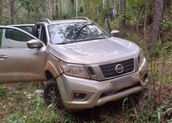 Robaron una 4×4 a punta de pistola y luego la abandonaron en el monte