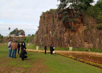 Investigan las circunstancias en las cuales una mujer cayó desde una altura de 15 metros