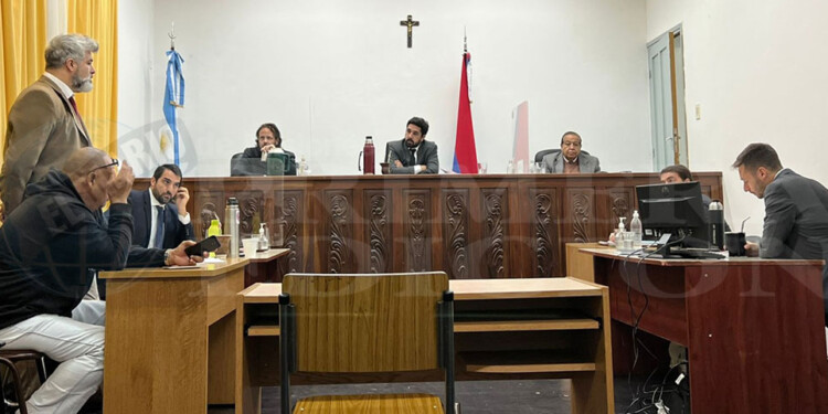 DEBATE INTENSO. El Tribunal encabezado por el juez Carlos Jorge Giménez y los vocales Gregorio Augusto Busse (izquierda) y Ángel Dejesús Cardozo.