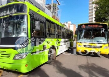 Choque entre dos colectivos dejó varios pasajeros lesionados