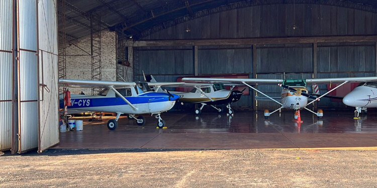 MUDANZA. Por el cierre del aeropuerto posadeño los aviones del Aeroclub se encuentran en las instalaciones de la organización obereña.