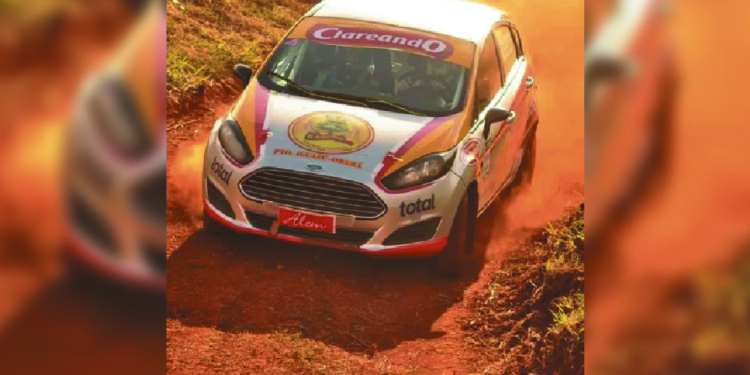 A FONDO. El Ford Fiesta de Da Luz-Houchuk fue exigido de cara a la competencia de este finde en Campo Viera.