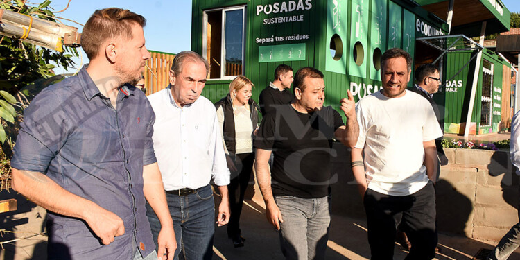 GIRSU. El titular de la cartera de Ambiente de la Nación recorrió junto al Gobernador el Centro Verde Municipal.