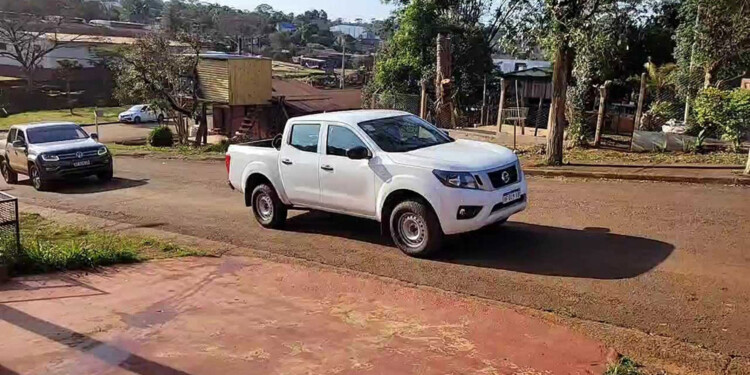 RECLAMO. Los autoconvocados realizaron una caravana por las calles de la localidad.