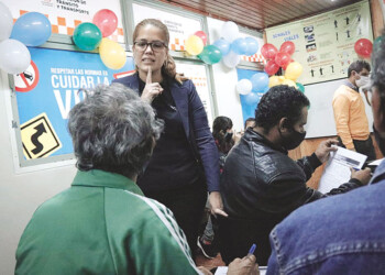 Personas sordas e hipoacúsicas tramitan su licencia de conducir