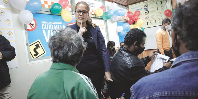 MÚLTIPLE CHOICE. Fue el método usado para tomar el examen. Andrea Alderete, intérprete, ayudó durante el proceso.