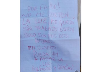 Controlaba los medidores de luz y se encontró con un cartel tremendo: “Quebré en llanto”