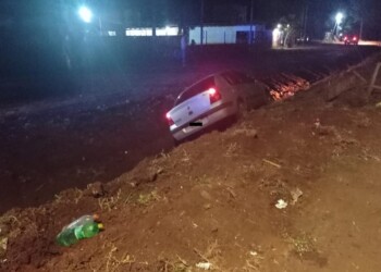 Embistió un puesto de comidas: dos heridos graves