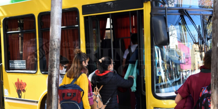 MONTO DE CARGA. En la reunión que se desarrolló en la Comisión de Transporte y Tránsito que contó con la presencia del titular de Movilidad Urbana, Lucas Jardín; los ediles solicitaron que se amplíe a $2.000 el tope que ahora es de $600.