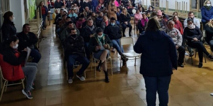 MALESTAR. Padres no descartan realizar una sentada para reclamar el inicio inmediato de las obras.