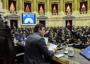 La oposición logró el quórum y Diputados discute la Boleta Única de Papel