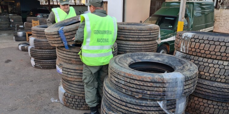“Flojo de papeles”: incautan cargamento de neumáticos valuado en $20 millones