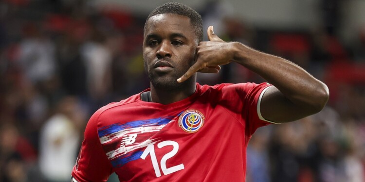 Joel Campbell festeja su gol con Costa Rica frente a Nueva Zelanda (Foto NA)