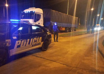 Secuestraron dos camiones cargados con 100 toneladas de soja ilegal