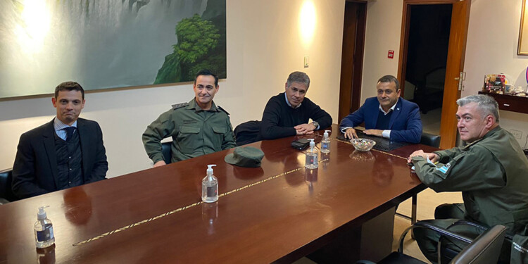 El presidente de YPF, Pablo Fernández, se reunió esta noche en Posadas con el gobernador Oscar Herrera Ahuad y otras autoridades