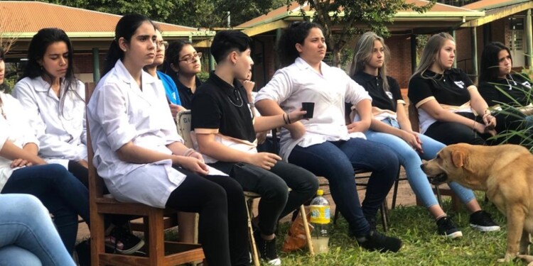 Hablando con los jóvenes “de lo que nos interesa”