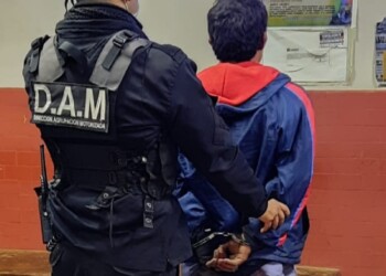 Atemorizaba a vecinos con un arma de fuego y quedó detenido