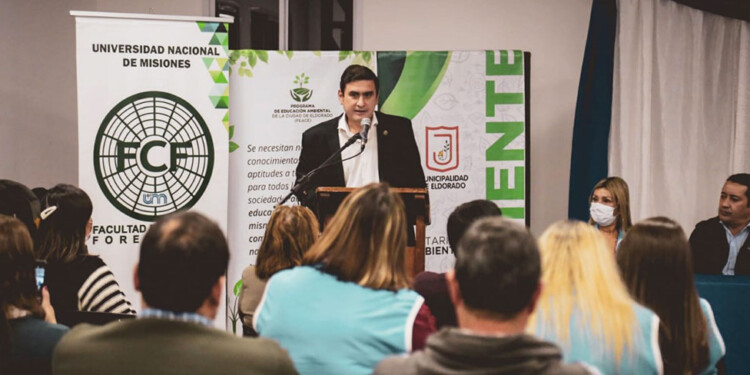 CAPACITACIÓN. Comenzó este miércoles con docentes de la Facultad de Ciencias Forestales.