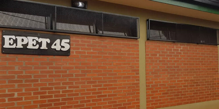 DENUNCIA. Los padres compartieron por redes sociales las imágenes del portero denunciado por acosar menores.