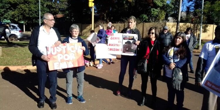 Una estrella amarilla para Emanuel, en medio de pedidos de justicia