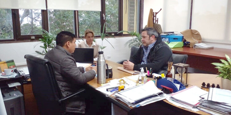 EN FUNCIONES. El ministro Fernando Meza junto a Juan Carlos Ferreyra y Adriana Rinas (jefa de Gabinete ministerial).