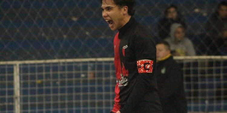 PARA GRITARLO ASÍ. Kevin Fraga celebra su tanto, en el duelo ante Fraternidad. Exa quiere jugar en Primera.