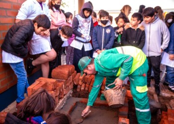 Construyeron un horno ecológico en un colegio de Posadas