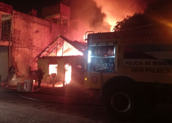 Una familia quedó con lo puesto tras incendio