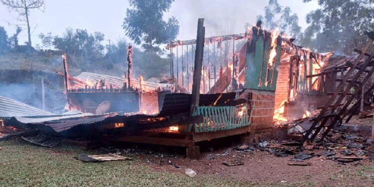 Un incendio consumió totalmente una vivienda en Panambí