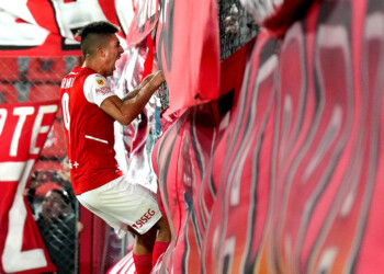 Independiente volvió al triunfo frente a Estudiantes