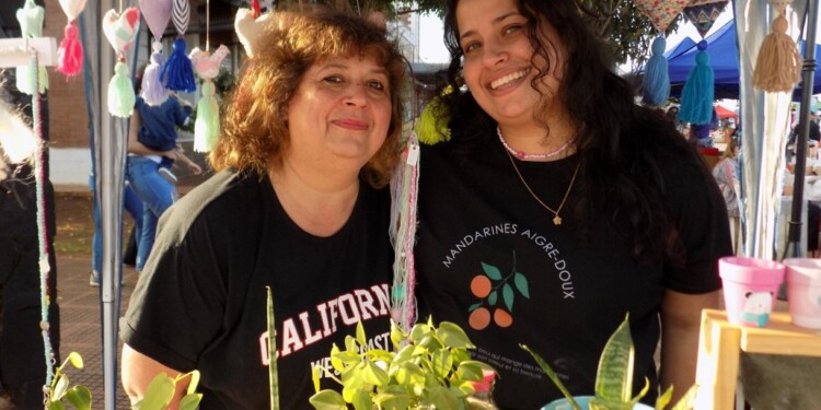 Nancy y Daiana. Madre e Hija. Dan vida al emprendimiento Monadas Objetos simpáticos. @monadas_objetos