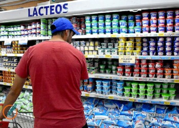 Buenas y malas para el bolsillo de los consumidores: qué bajó de precio y qué aumentó