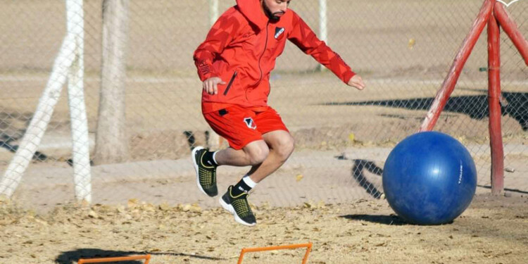 A ENTRENAR. Luciano se pone a punto en Mendoza, con miras a su debut en la Primera Nacional con Maipú. (Foto: Prensa Dep. Maipú)