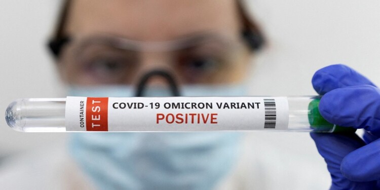 "La gente no está al tanto de la disponibilidad de las vacunas bivalentes contra el COVID que también protegen contra las subvariantes de Ómicron, que son las que hoy circulan en Argentina y el mundo”, aseguran especialistas.