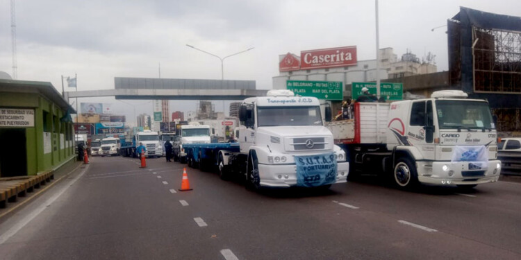 MOTIVOS. Los transportistas reclaman la normalización del abastecimiento y también un aumento de tarifa para los fletes.