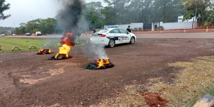 Cortes de ruta y avenidas por el paro de municipales en Posadas