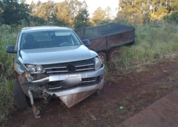 Un taxista y dos pasajeras fueron hospitalizados tras un choque en San Vicente