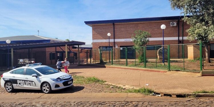 GARUPÁ. Escuela N° 521 del Barrio Fátima.